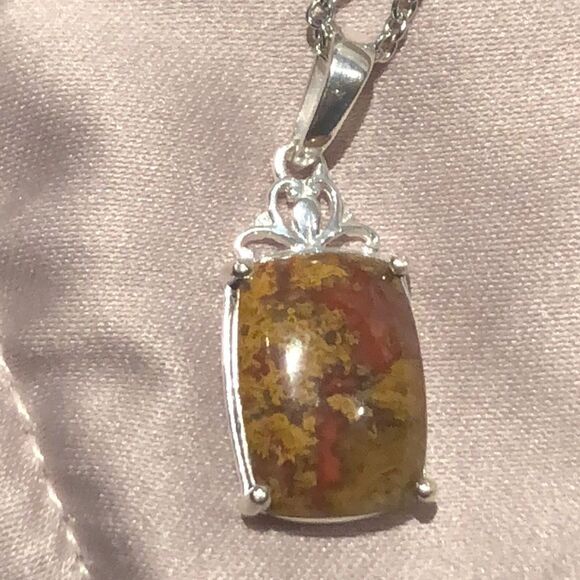 Dainty Red Seam African Agate Set in a Sterling Silver Pendant Necklace NWOTS - Picture 2 of 10
